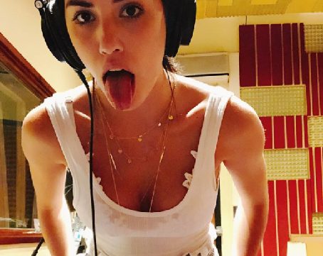 Lali Espósito graba nuevos temas de su álbum al natural