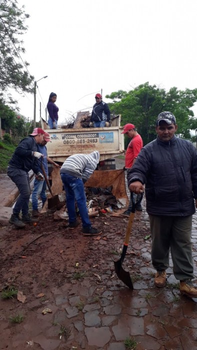 Realizaron un operativo integral de limpieza en el barrio A4