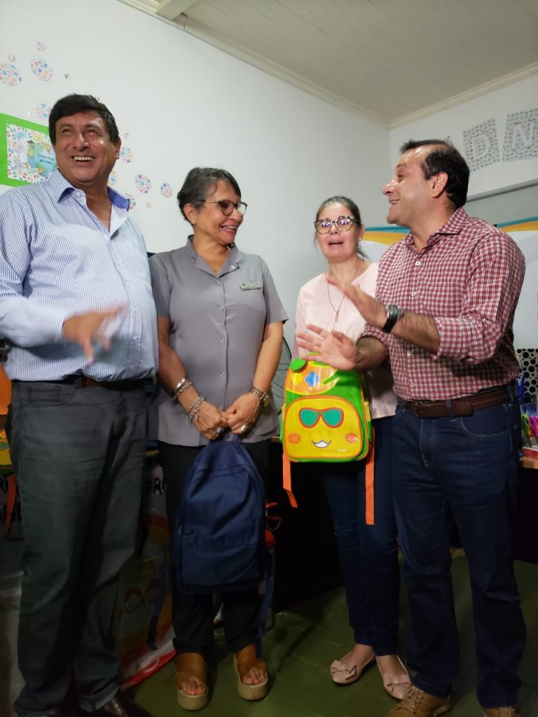 Herrera Ahuad entregó kits escolares a la Defensoría del Niño, Niña y Adolescente