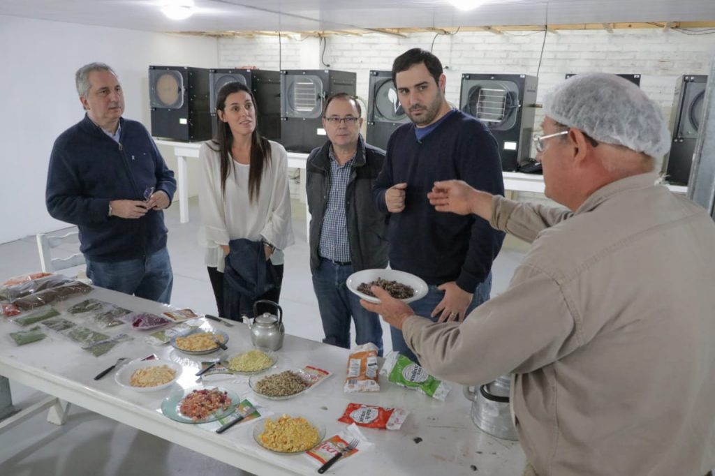El Gobernador recorrió emprendimientos de comida saludable en Leandro N. Alem