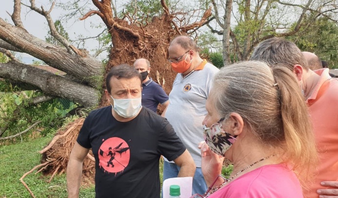 Temporal en Misiones: el Gobernador asistió a las familias afectadas en Alba Posse