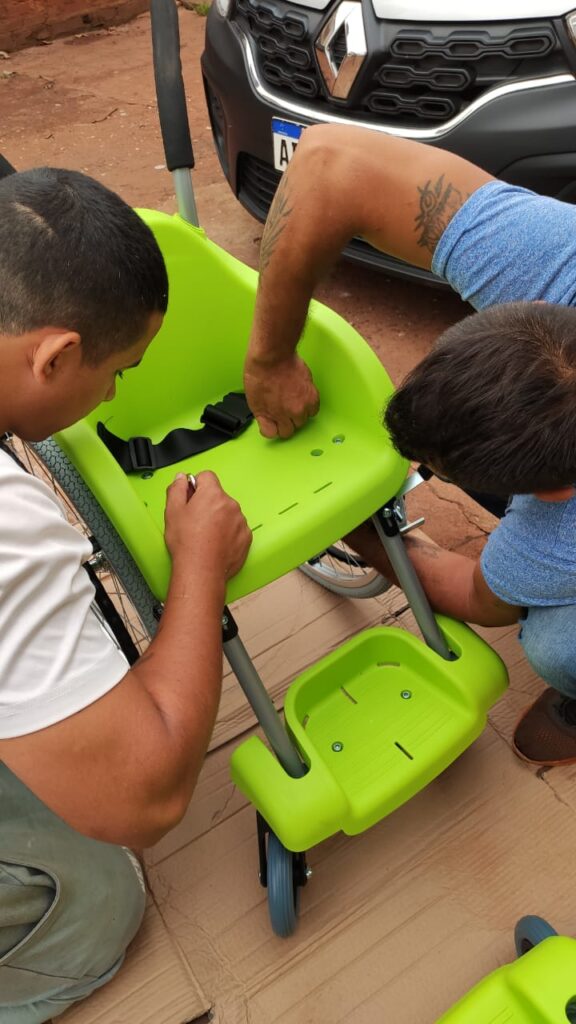 Eldorado: internos de la UP III armaron sillas de ruedas para niños