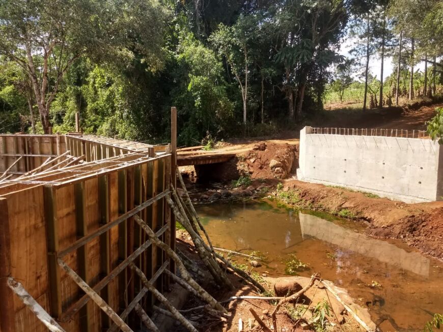 Vialidad avanza con obras de nuevos puentes en Puerto Esperanza y Colonia Delicia