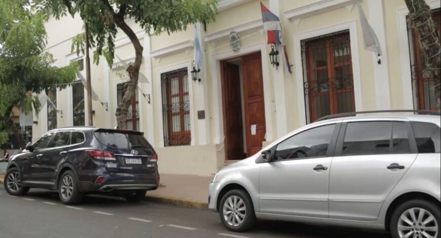 Posadas busca eliminar los estacionamientos exclusivos en las instituciones públicas