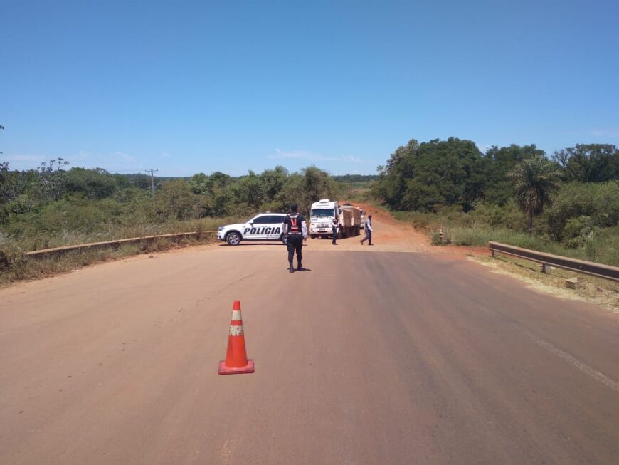 Misiones: policías retuvieron camiones que transportaban soja ilegalmente