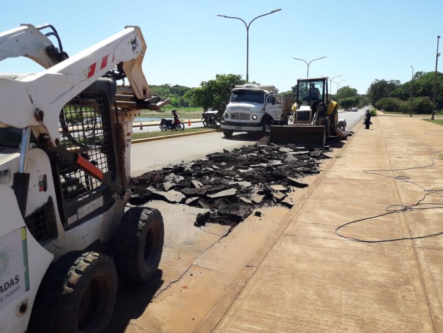 Municipales construyen dársenas para colectivos sobre la avenida Centenario de Posadas