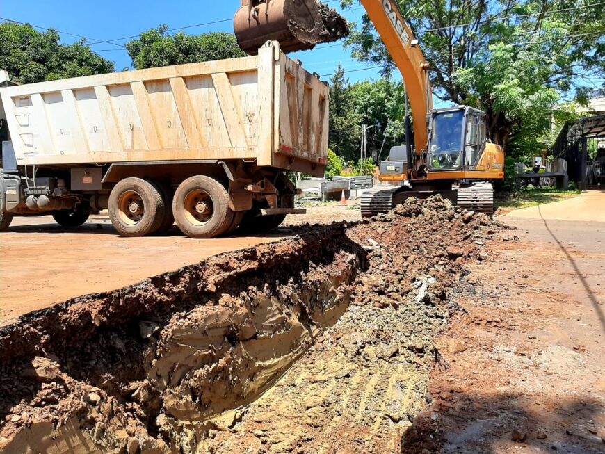 Continúan las obras de saneamiento en distintos barrios posadeños