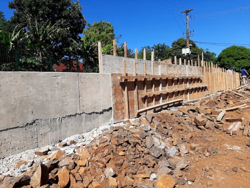 Avanza la construcción del muro de contención sobre la avenida Martín Fierro de Posadas