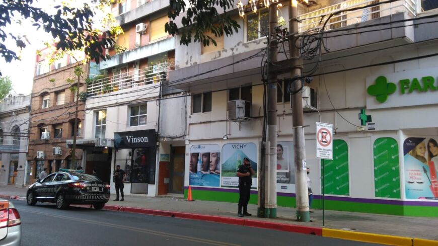 Violento robo en pleno centro de Posadas: sustrajeron un millón de pesos a un empresario