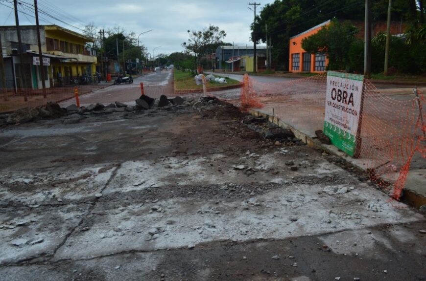 Continúa la reparación de badenes sobre la avenida Chacabuco de Posadas