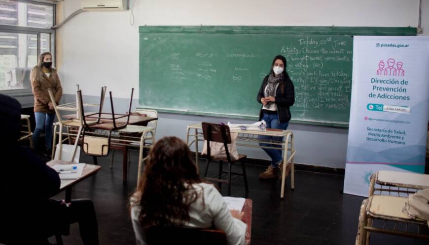 Promueven políticas de prevención de consumos problemáticos en estudiantes posadeños