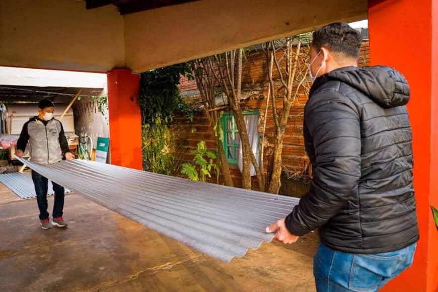 Entregaron materiales para reactivar un taller textil en Posadas